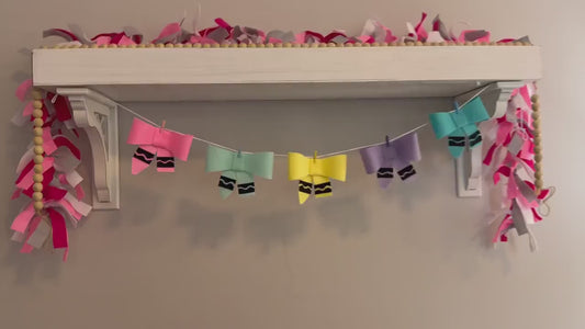 Crayon Bow Felt Garland, Pastel Classroom Banner, Art Bunting, Teacher Bulletin Board Wall Hanging Decoration