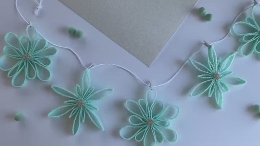Sparkly Felt Snowflake Garland, Quilling Style Felt Snowflake Banner, Wall Hanging Decoration with Glitter for Winter