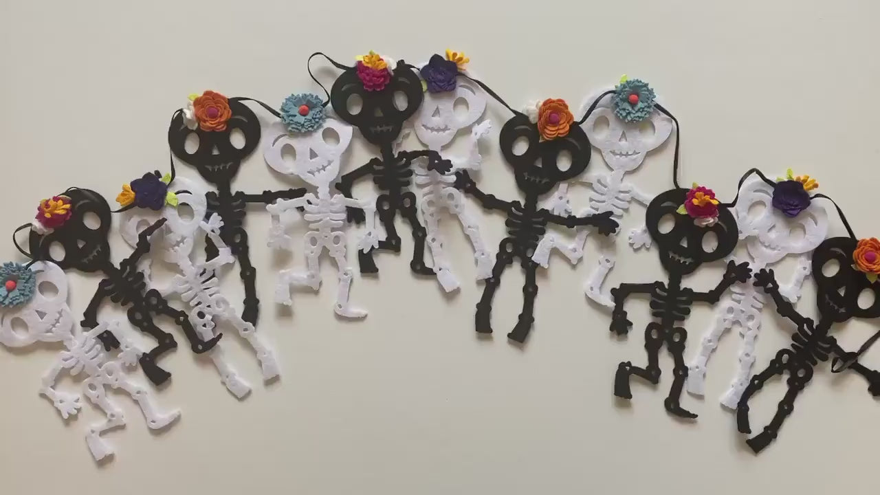 Day of the Dead Skeleton Felt Banner with Felt Flowers Garland, Dia de los Muertos Banner, Mexican Holiday Bunting, Skull Wall Hanging Decor
