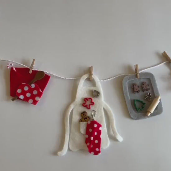 Christmas Gingerbread Baking Miniature Clothesline Decoration