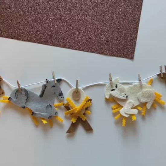Nativity Animals Felt Banner, Christmas Garland, Baby Jesus in a Manger Bunting for Home Decoration