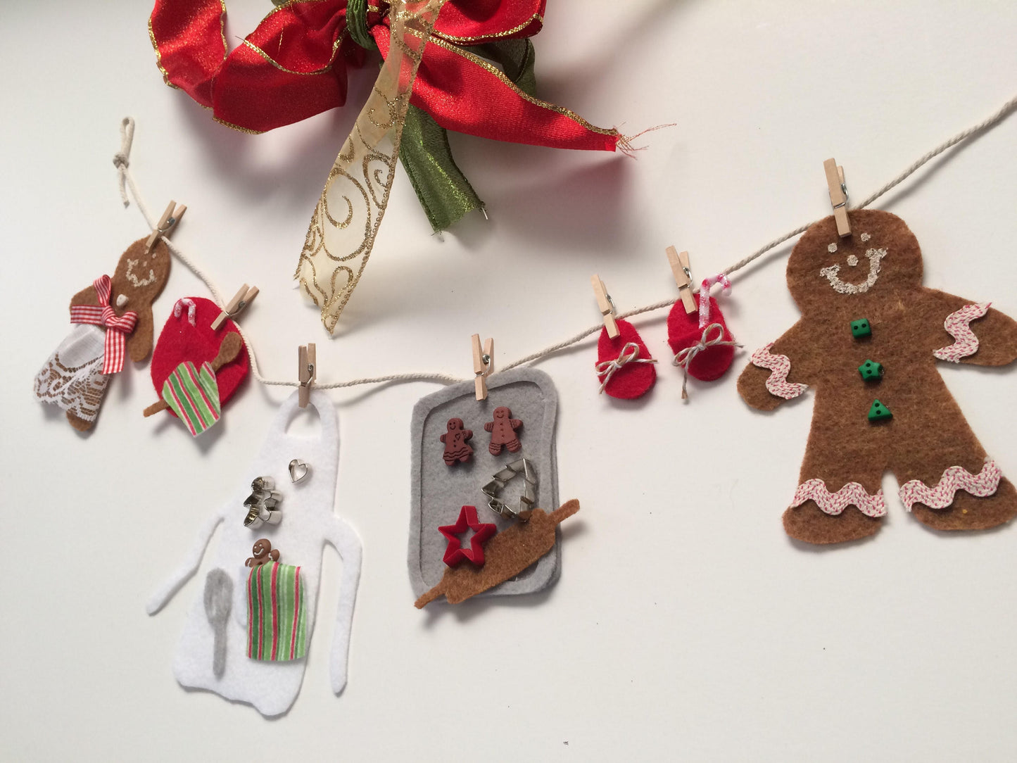 Christmas Gingerbread Baking Miniature Clothesline Decoration
