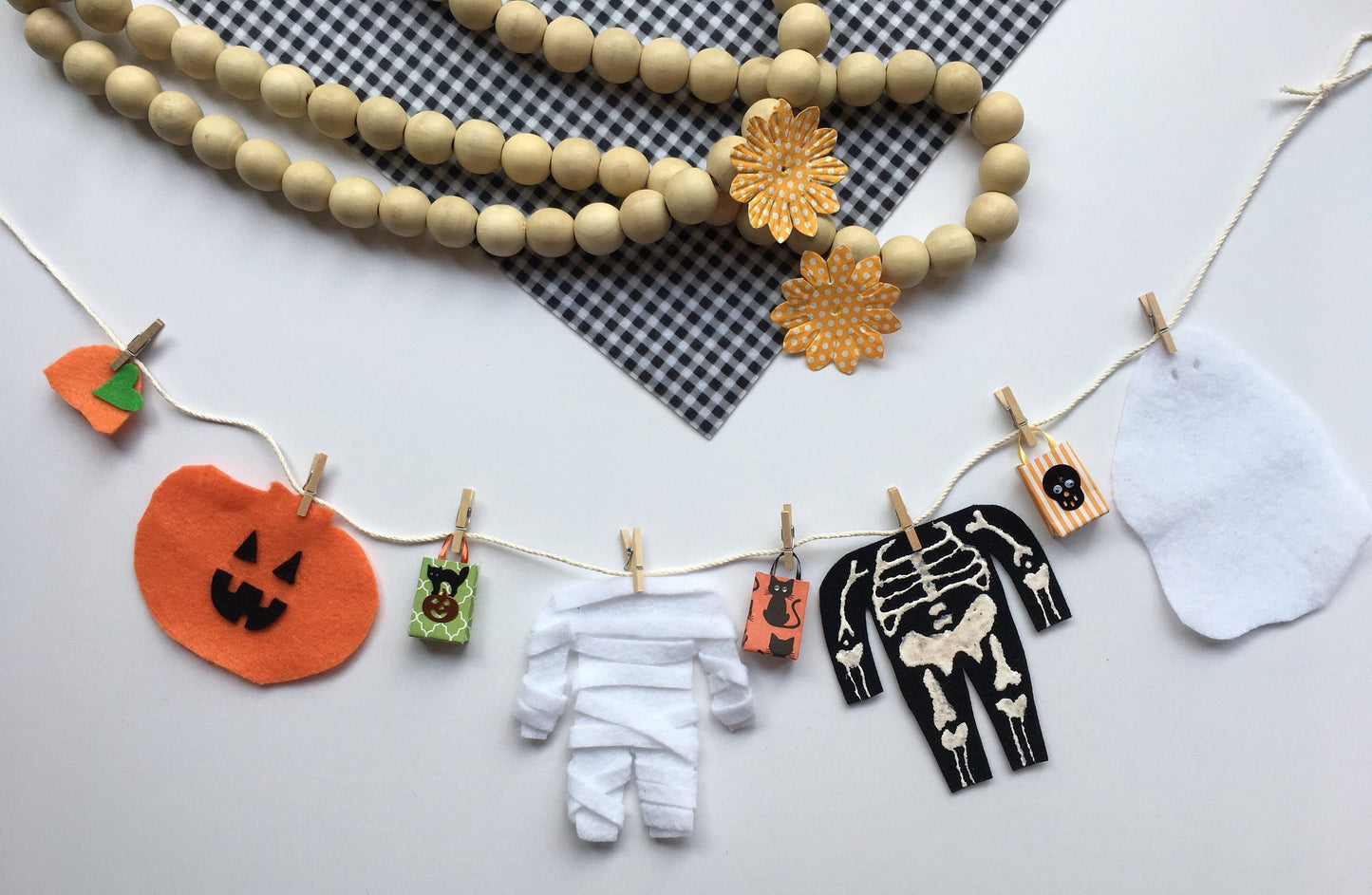 Halloween Trick or Treat Kid's Costume Miniature Felt Clothesline Banner Bunting Garland Home Decoration Wall Hanging Fall Autumn Harvest