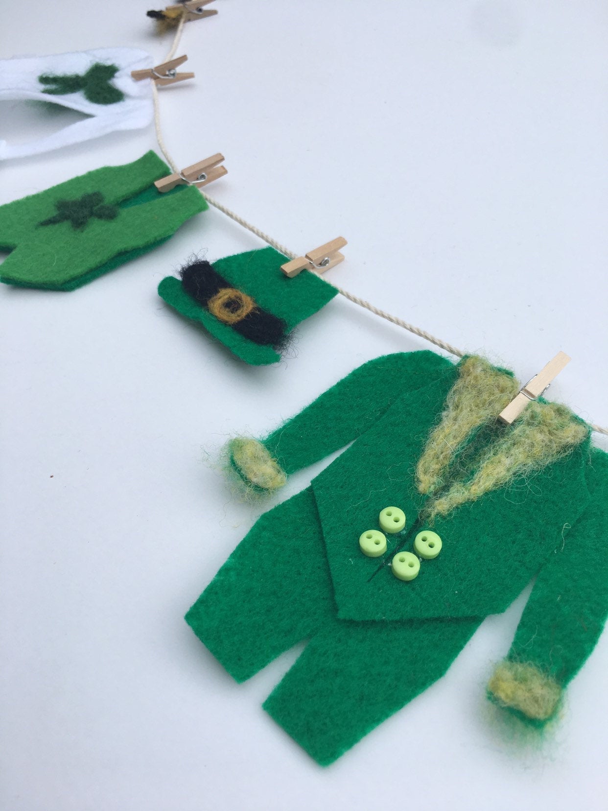 Miniature Felted Leprechaun's Clothesline Banner Decoration St. Patrick's Day Bunting Garland Wall Hanging