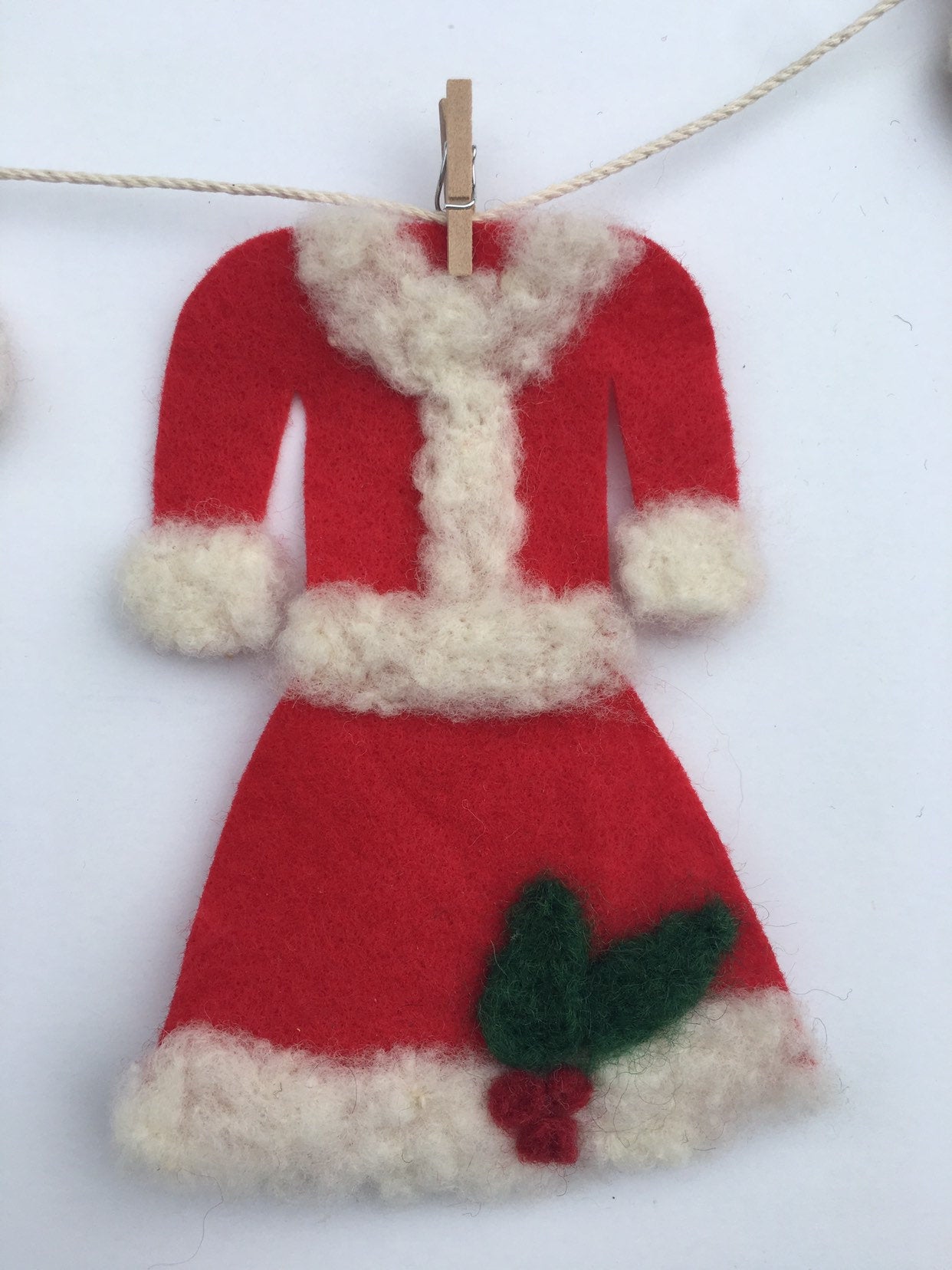 Miniature Felted Santa & Mrs. Claus Clothesline Banner Christmas Decoration Bunting Garland Wall Hanging