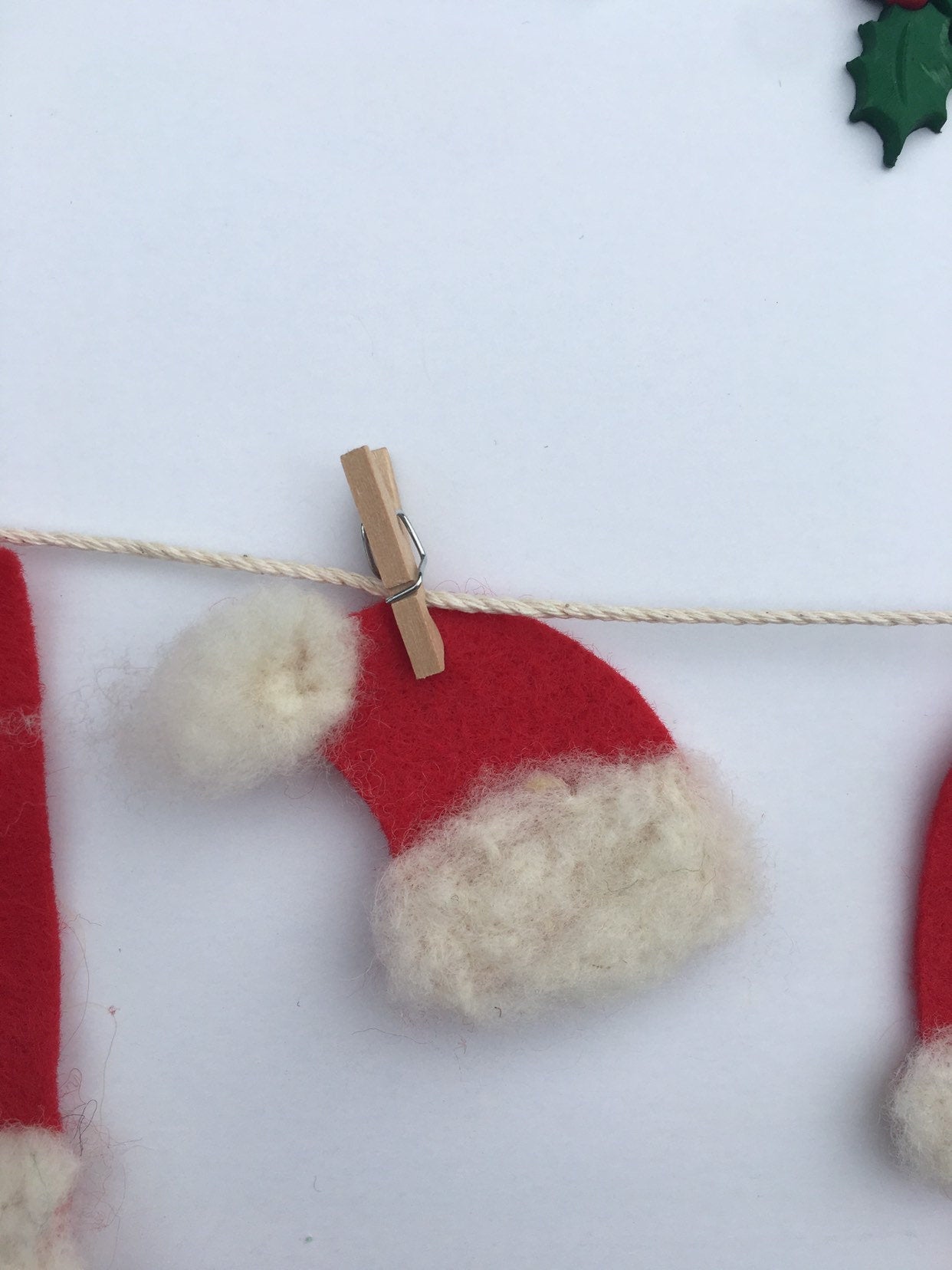 Miniature Felted Santa & Mrs. Claus Clothesline Banner Christmas Decoration Bunting Garland Wall Hanging