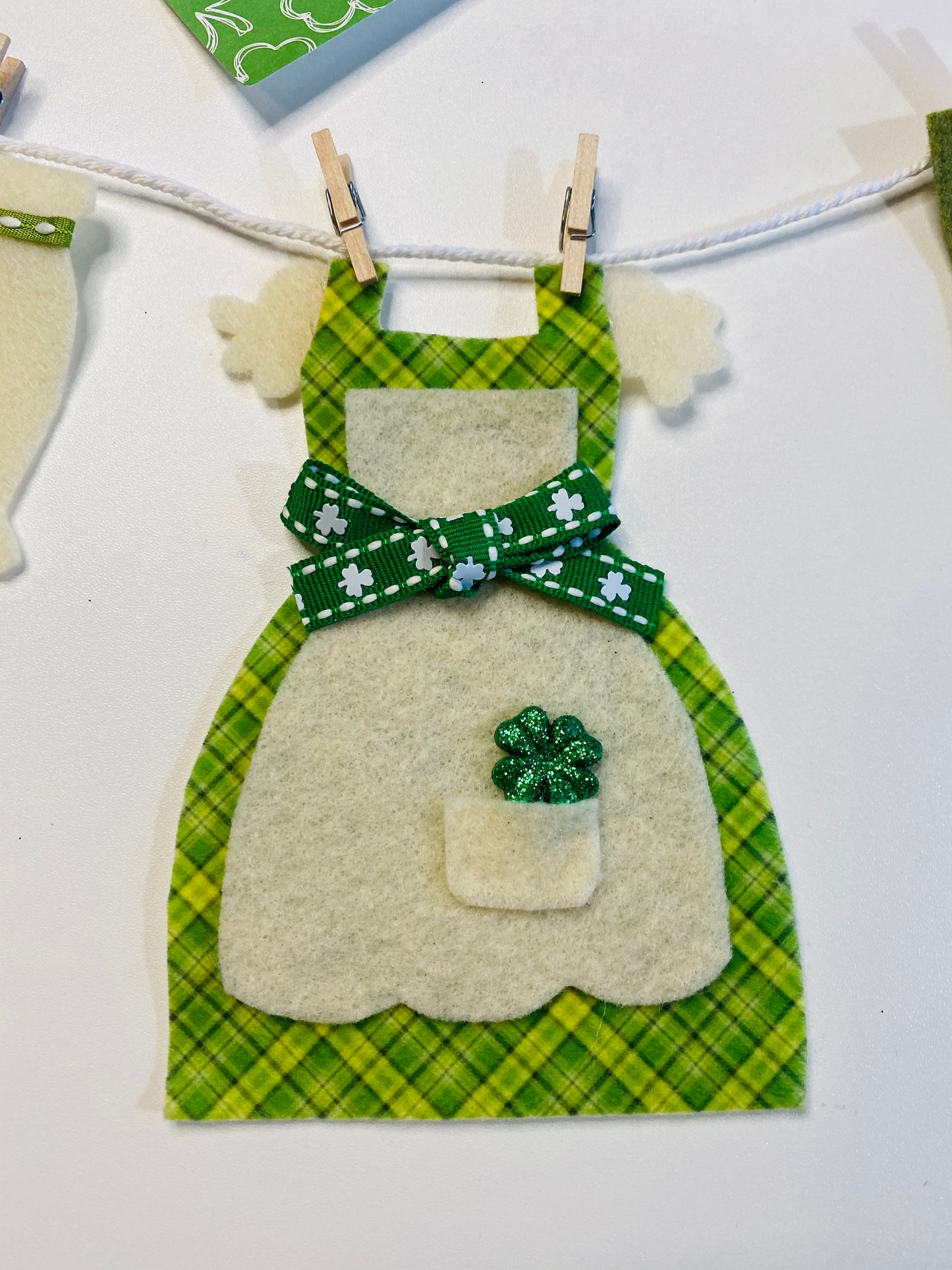 Irish Lady Leprechaun Miniature Felt Clothesline Banner Garland Bunting Wall Hanging Decoration for St. Patrick’s Day