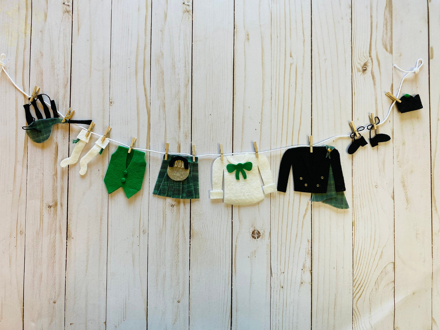 Scottish Bagpiper’s Clothesline Banner, Irish Kilt Miniature Felt Garland, Wall Hanging Decoration for St. Patrick’s Day